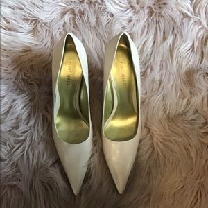 Nine West. Size 7.5. Off white/cream color.